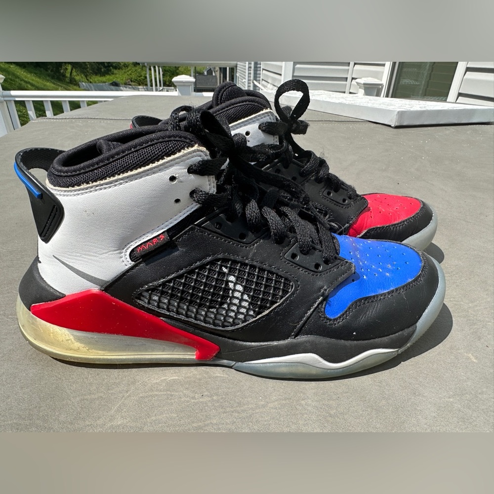 Size 6.5 Jordan Mars 270 Top 3; gently worn/slightly creased